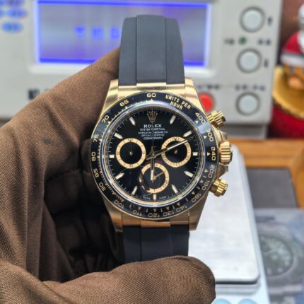 VS Factory Rolex Daytona 40mm Ref. 126518LN-0008 Yellow Gold Black Oysterflex Super Clone (DD4131)